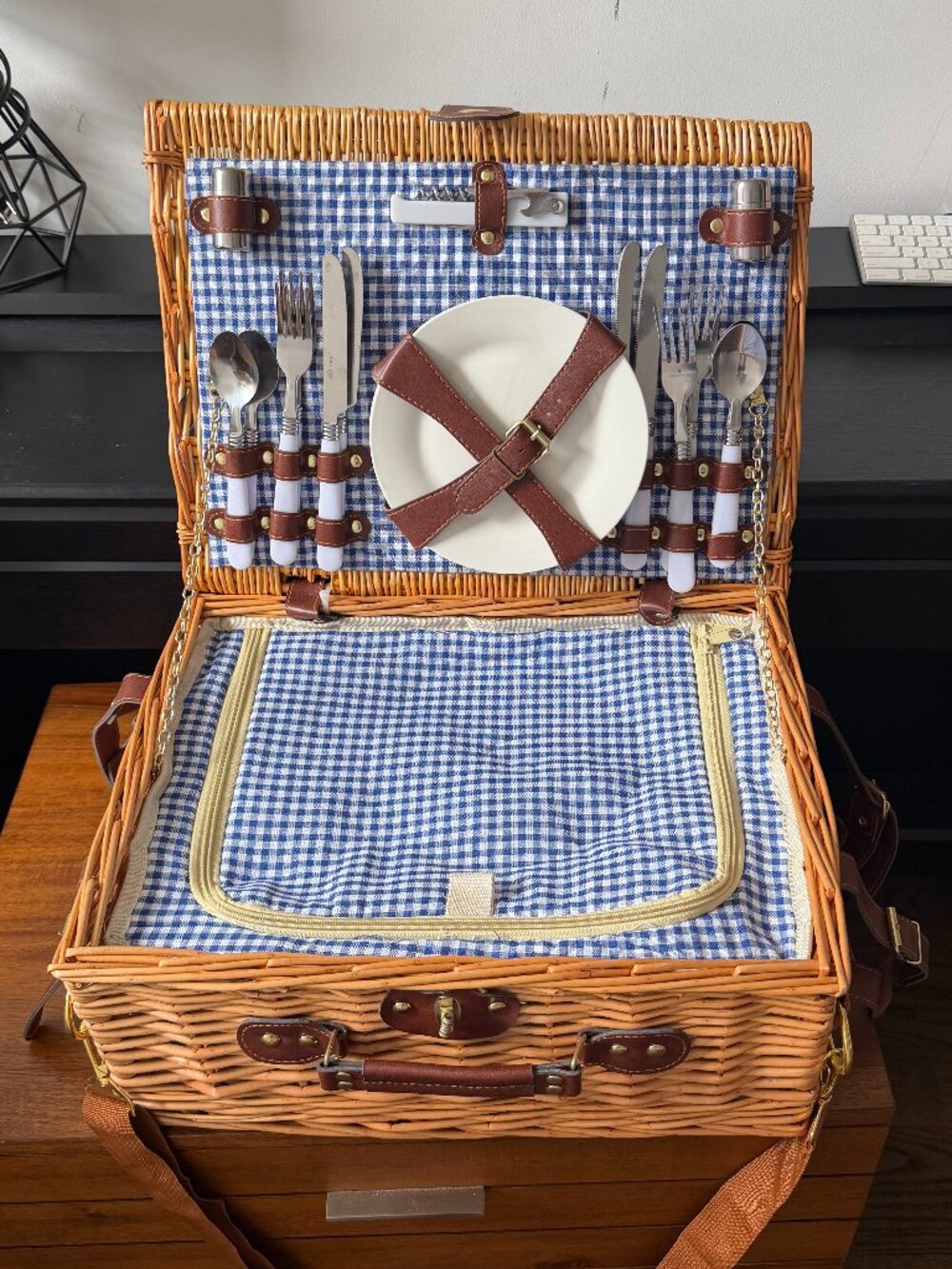 Wicker Picnic Basket Set for 4 Wine Holder Blanket Straps